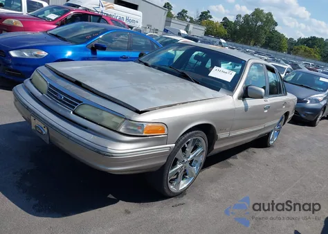 1995 Ford Crown Victoria Lx z USA, uszkodzony, nr VIN 2FALP74W2SX196680